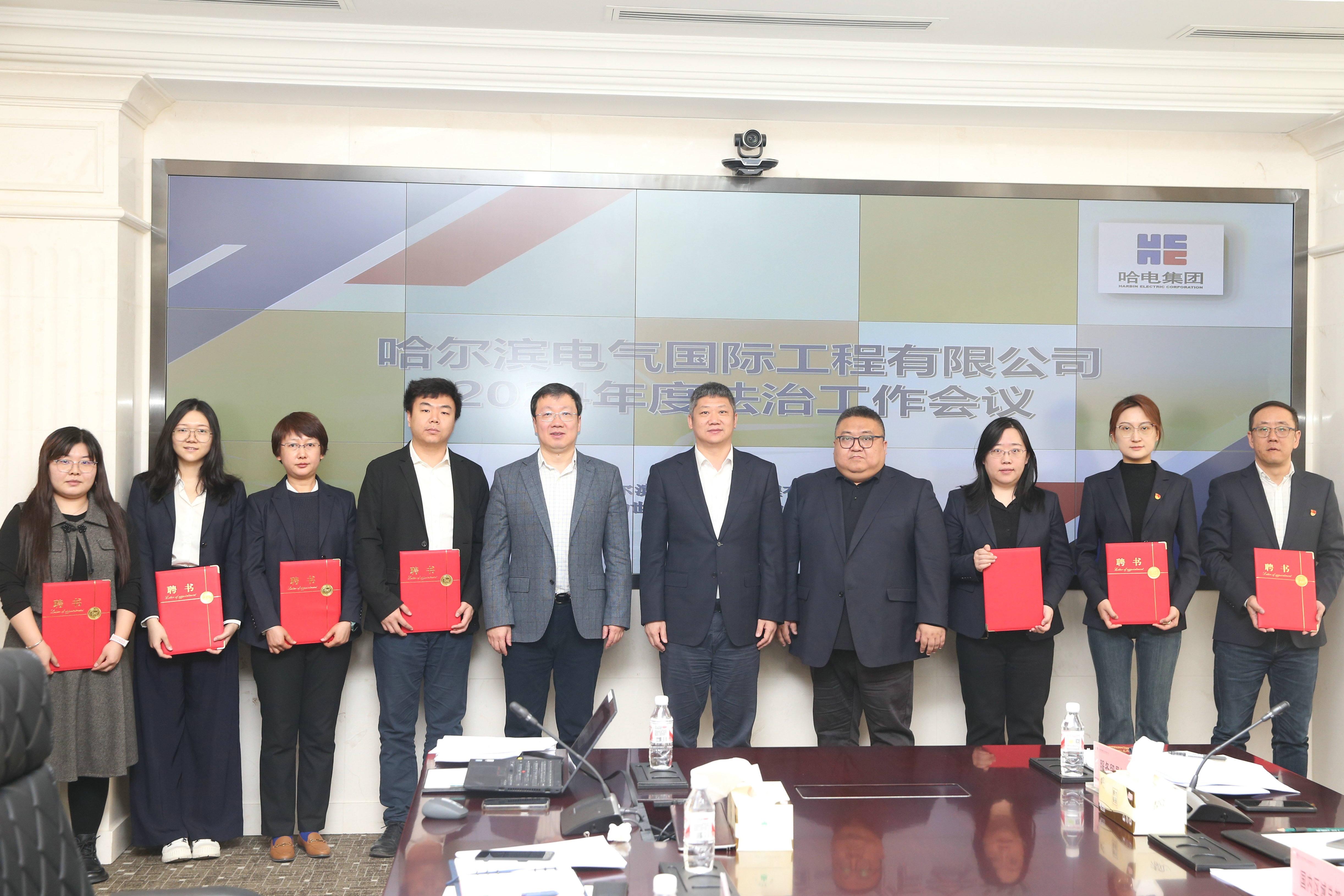 人生就是博官网国际为部门沉点部门司法照拂宣告聘书.jpg